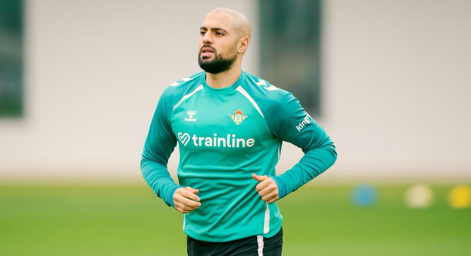 Amrabat regresa con el grupo 102 días después