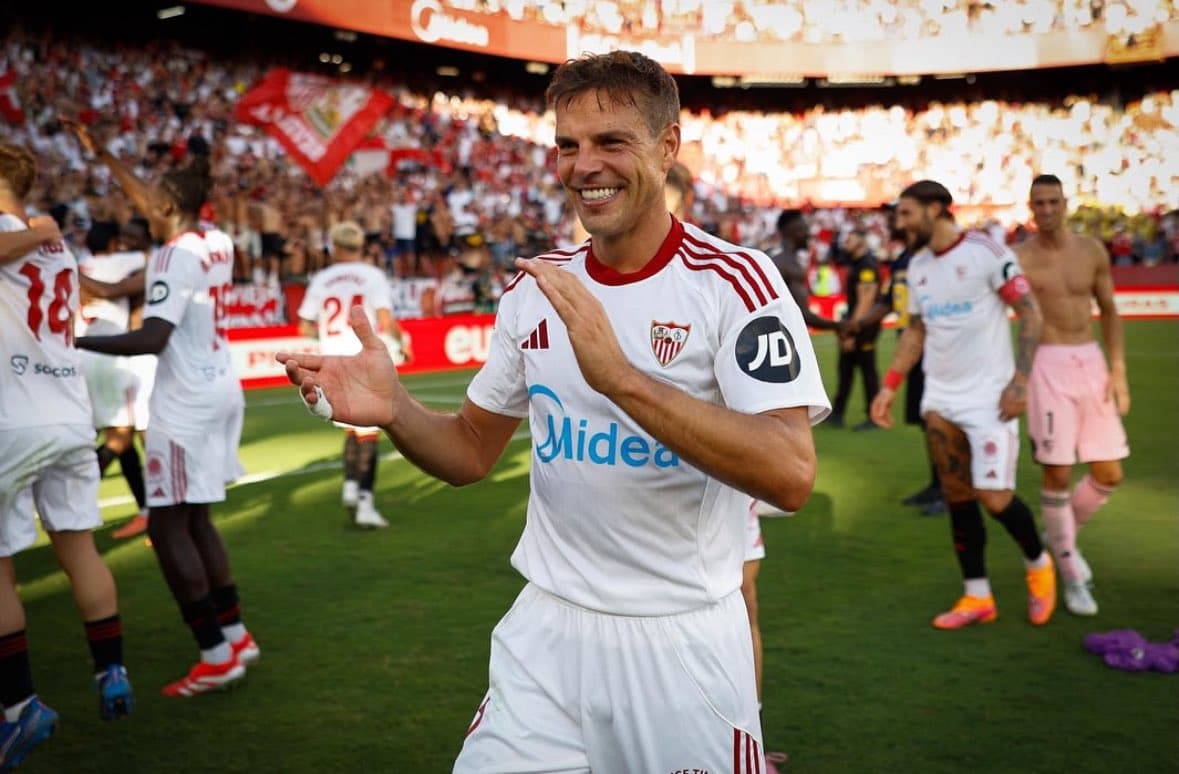 César Azpilicueta: "La afición me recibió con los brazos abiertos y me llevo el cariño por defender este club"