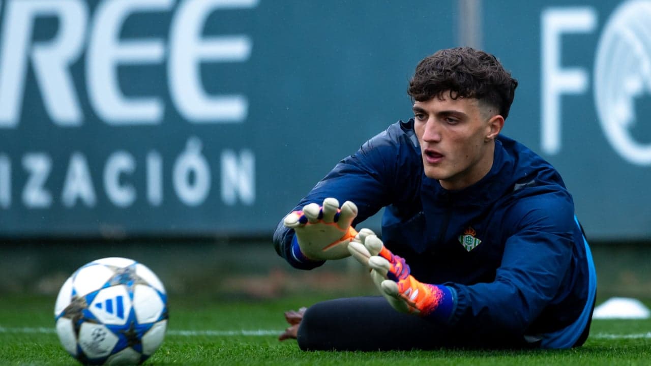 El Betis apuesta por Manu González para completar su portería del futuro