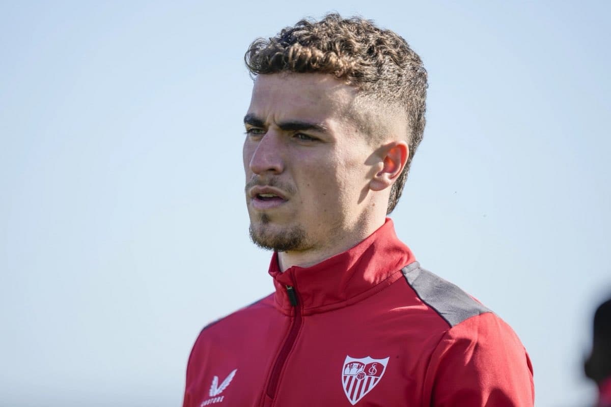 Mendilibar se fija en Pedrosa: el Olympiacos sigue de cerca al lateral que regresa al Sevilla