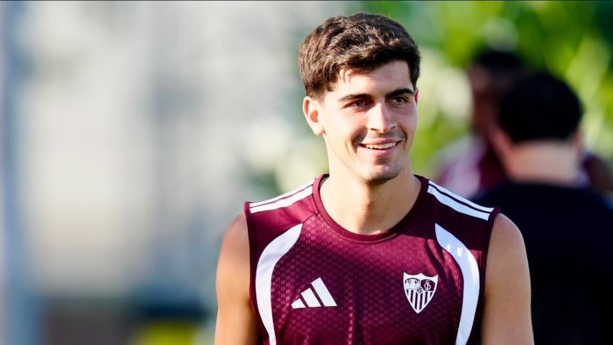 El nuevo Sevilla arranca con cuatro bajas y sin internacionales