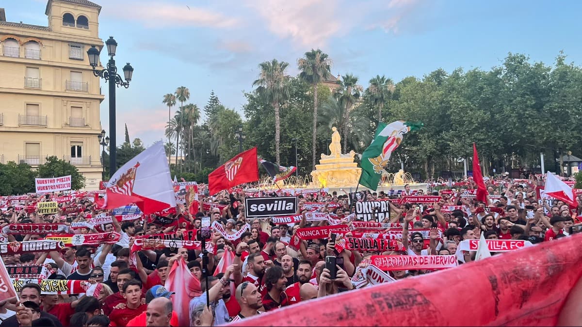 El sevillismo clamó una vez más contra la directiva en una masiva manifestación