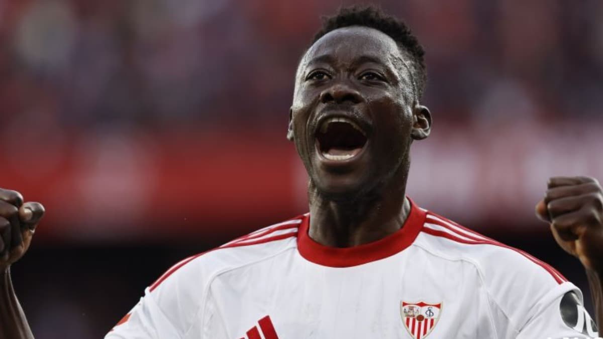 El Sevilla frena una ofensiva por Akor Adams