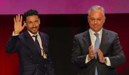 Jesús Navas galardonado con la Medalla de la Ciudad de Sevilla