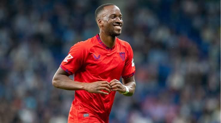 El fútbol árabe vuelve a interesarse por un jugador del Sevilla
