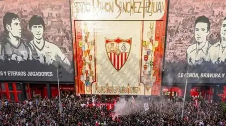 Una gran manifestación para poner fin a la situación que atraviesa el Sevilla