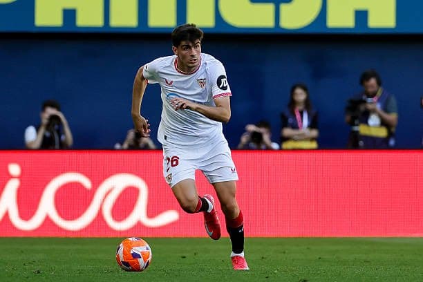 El Nápoles mete a un jugador en las conversaciones con el Sevilla por Juanlu Sánchez
