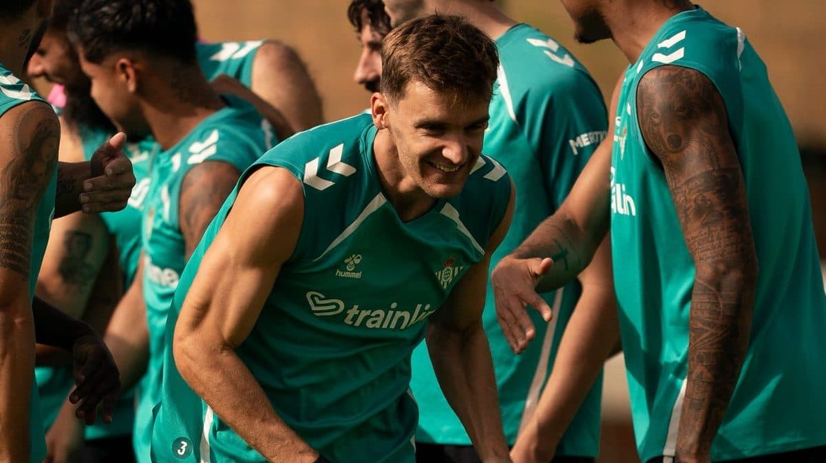 Diego Llorente espera el visto bueno de Manuel Pellegrini para poder volver a jugar con el Betis