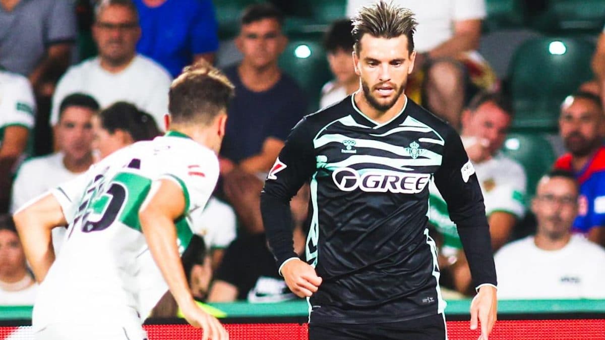 El Betis sufre hasta el final para continuar con la buena estadística de los debuts
