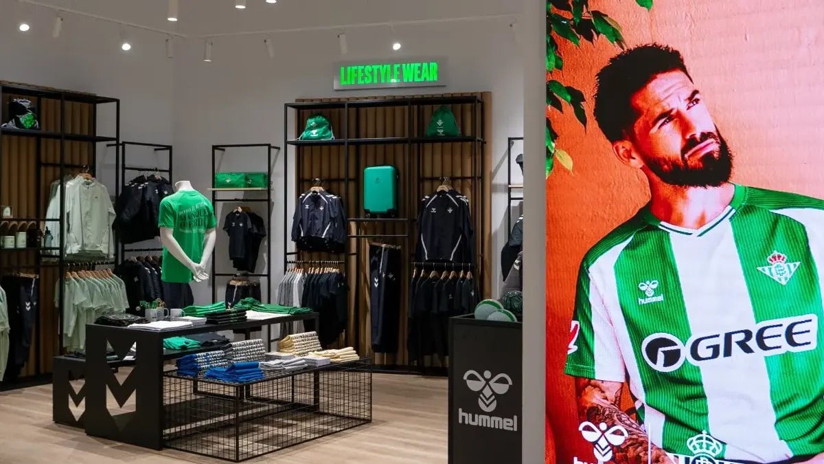 El Betis abre una tienda en el Centro Comercial Lagoh