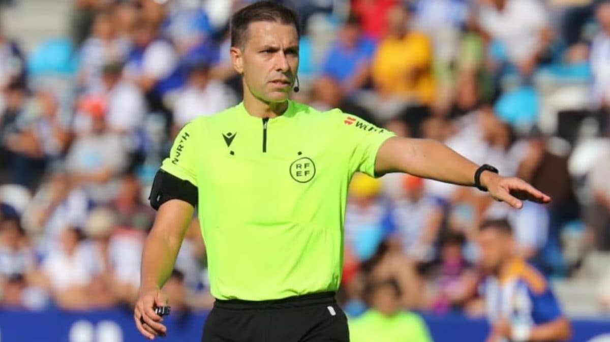 Adrián Cordero Vega será el encargado de dirigir el Real Sociedad – Sevilla