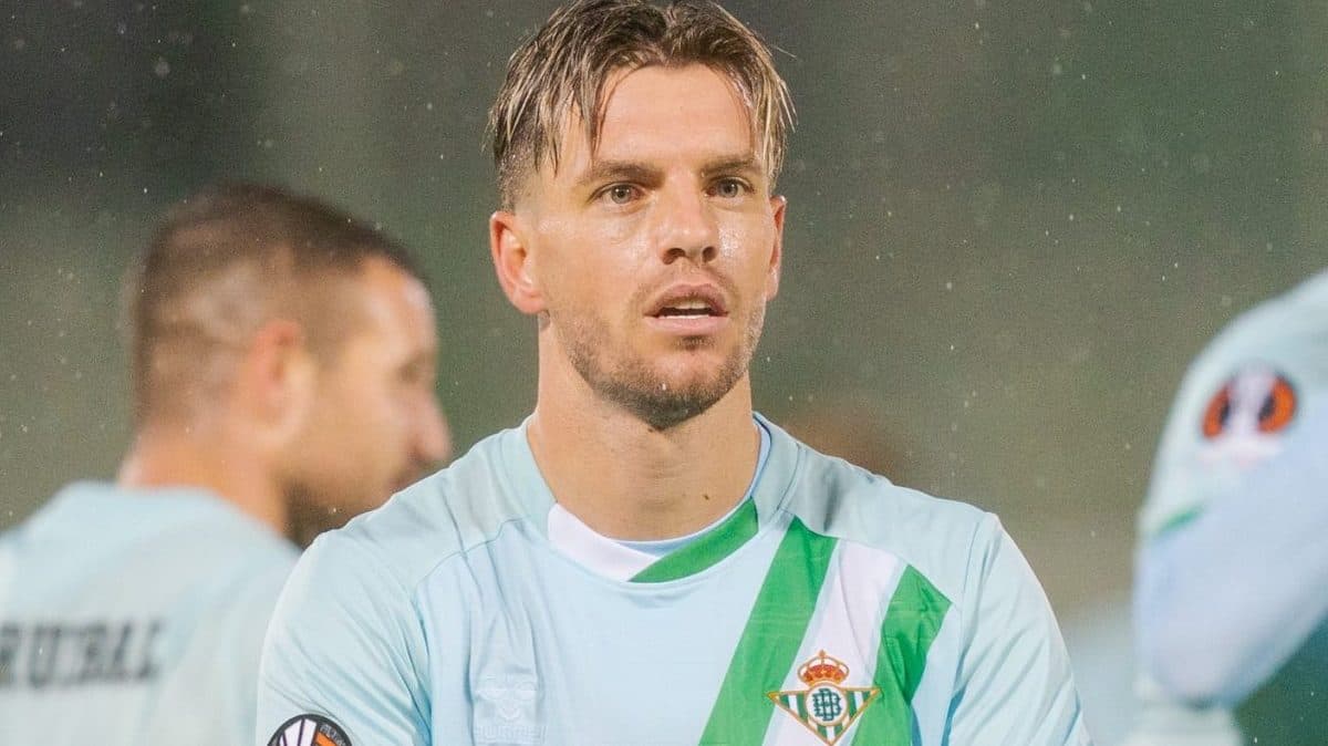 Ni el frío, ni la lluvia, ni un campo hostil impiden al Betis sumar su primera victoria en Europa