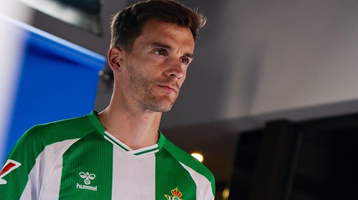 Diego Llorente pide claridad con el VAR antes del derbi: «Si necesitas 7 repeticiones, no es evidente»