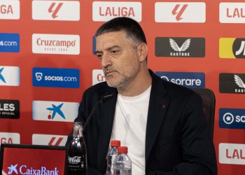 García Pimienta durante su presentación como entrenador del Sevilla FC | Imagen: Mario Míjenz