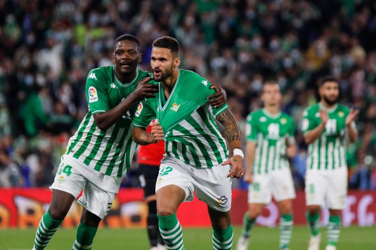 Willian José celebra un gol con el Real Betis junto a William Carvalho | Imagen: @WillianJose