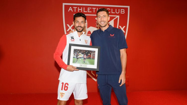 Jesús Navas, homenajeado por el Athletic Club