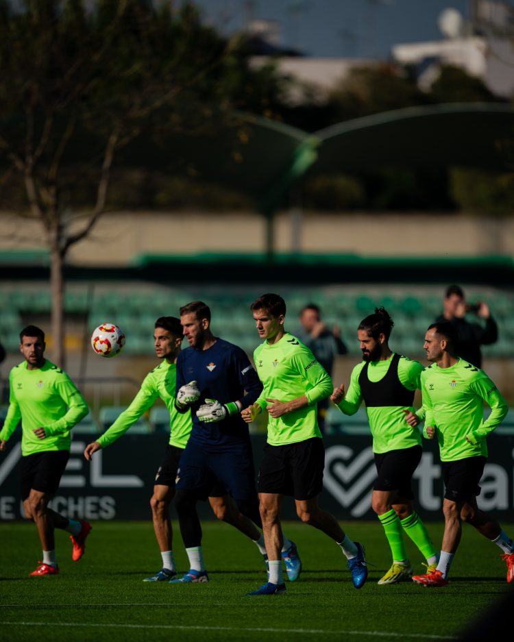 Novedades en la convocatoria del Betis: Altimira viaja a Barcelona y Rui Silva descansa