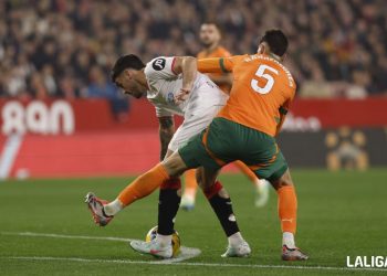 El Sevilla rescata un punto que no sirve para calmar los ánimos