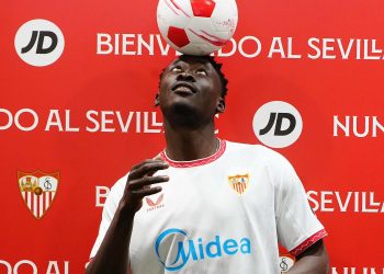 Akor Adams: «El Sevilla es un magnífico club y no podía decir que no»
