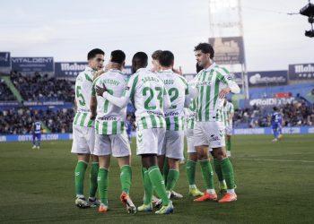 Un sólido Betis asalta el Coliseum y suma tres puntos vitales en la pelea por Europa (1-2)