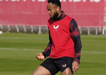 El Sevilla FC entrena con un aumento de la presencia de canteranos