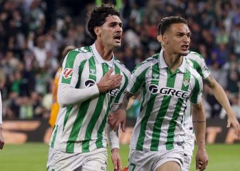 Un Betis en línea ascendente se luce sobre la lluvia y tumba al Real Madrid (2-1)