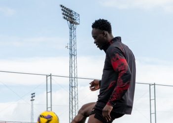 Akor Adams entrena en el día de descanso