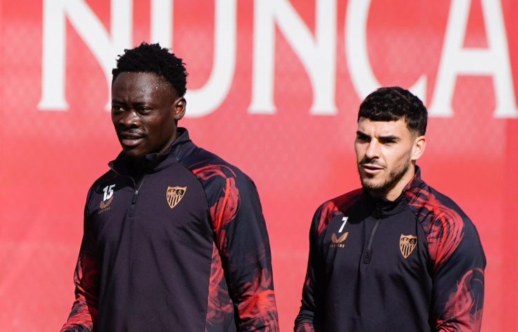 El Sevilla entrena con muchos jugadores de la cantera