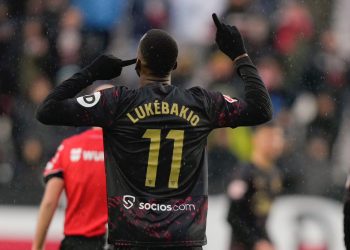 Rayo Vallecano 1 – 1 Sevilla FC: Lukebakio y Nyland salvan al equipo en un partido caótico