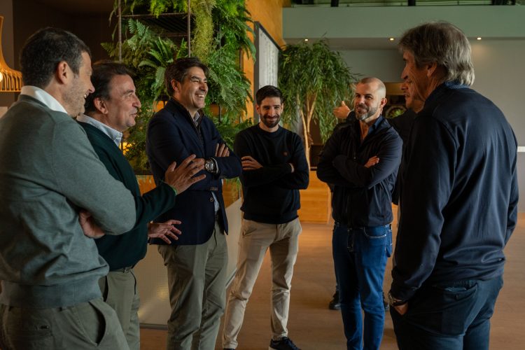 El Betis se reúne antes del derbi para hacer piña