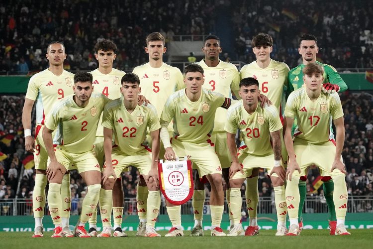 Todos los internacionales del Sevilla juegan minutos excepto Carmona