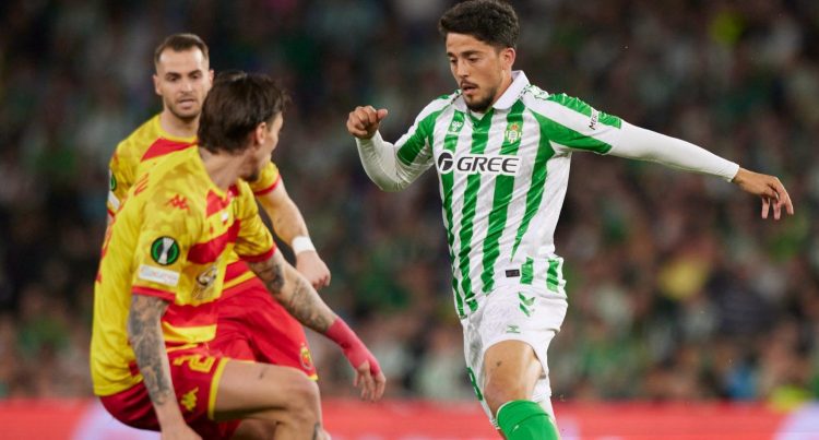 El Betis encarrila la eliminatoria en una noche histórica en el Villamarín