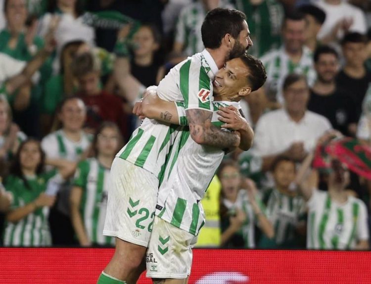 Festín en el Villamarín y a dormir en Champions League (5-1)