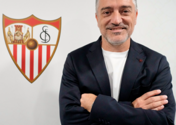 Nuevo fuego en el Sevilla FC: Pimienta denuncia al club