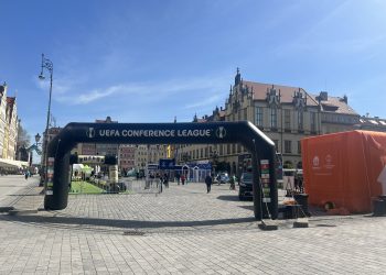Aficionados del Real Betis y del Chelsea provocan los primeros altercados de la final