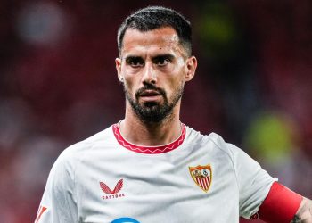 Suso disputando un partido con el Sevilla. | Imagen: Perfil de X de Suso.