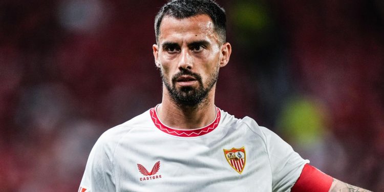 Suso disputando un partido con el Sevilla. | Imagen: Perfil de X de Suso.