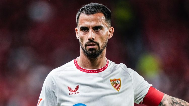 Suso disputando un partido con el Sevilla. | Imagen: Perfil de X de Suso.