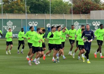 El Real Betis continúa su preparación con importantes ausencias en el segundo entrenamiento de la semana