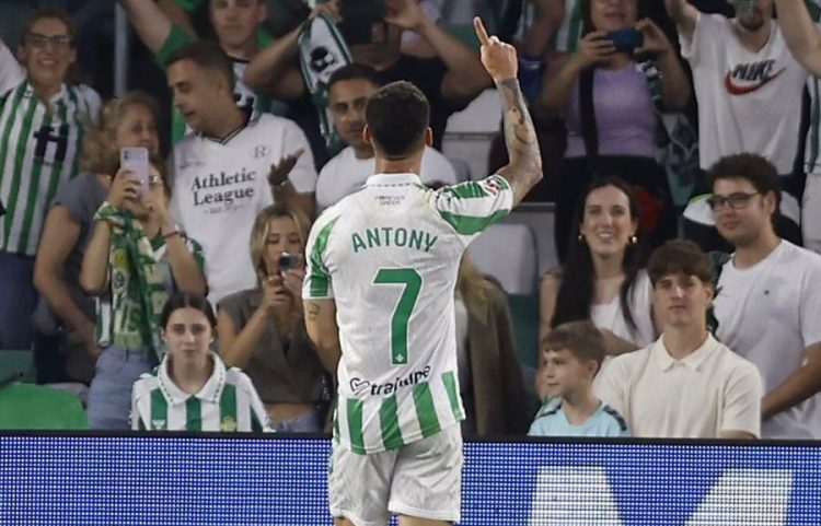 Betis y Valencia firman tablas en el último baile del Villamarín (1-1)
