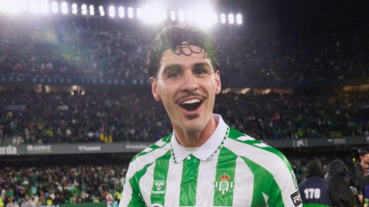 Jhony Cardoso defendiendo la camiseta del Real Betis | Imagen: Perfil Facebook Real Betis