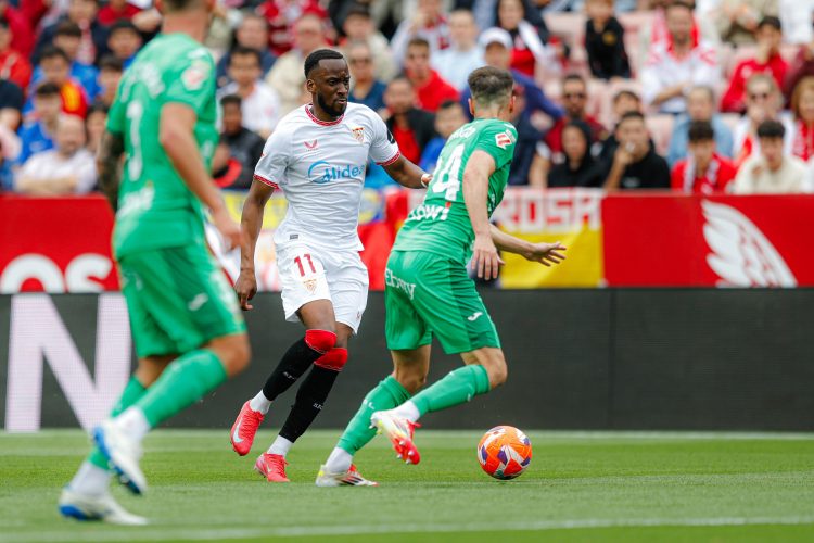 El Sevilla no hace los deberes y sigue metido en un buen lío