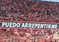 Aficionados del Sevilla despliegan un tifo en el Ramón Sánchez-Pizjuán. | Imagen: X.