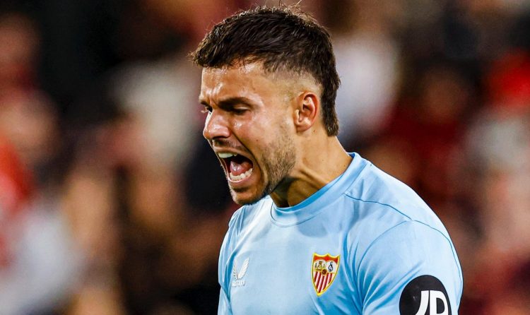 Álvaro Fernández defendiendo la camiseta del Sevilla FC | Imagen: Perfil X @alvaroferllo98