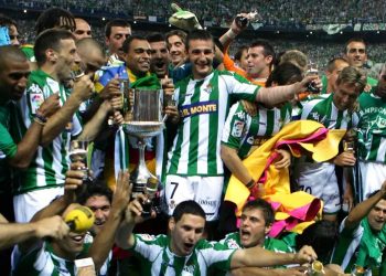 El Betis celebrando la Copa del Rey conseguida en el Estadio Vicente Calderón. | Imagen: X.