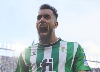 Borja Iglesias celebrando un gol anotado con el Real Betis. | Imagen: Perfil X @BorjaIglesias9.