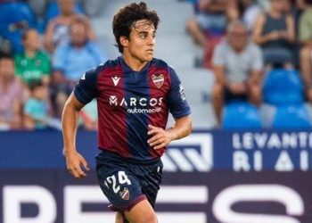 Carlos Álvarez, ex del Sevilla FC, vistiendo la camiseta del Levante UD. | Imagen: X.