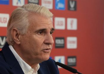 Antonio Cordón en su presentación como director de fútbol profesional del Sevilla FC. | Imagen: Perfil de X @ZonaMixta__