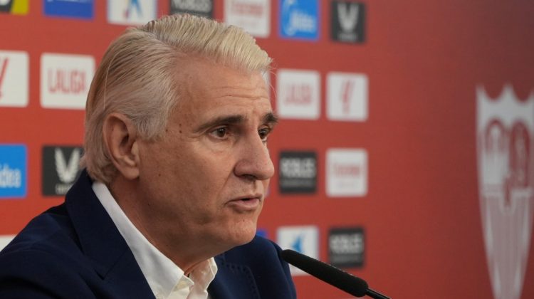 Antonio Cordón en su presentación como director de fútbol profesional del Sevilla FC. | Imagen: Perfil de X @ZonaMixta__