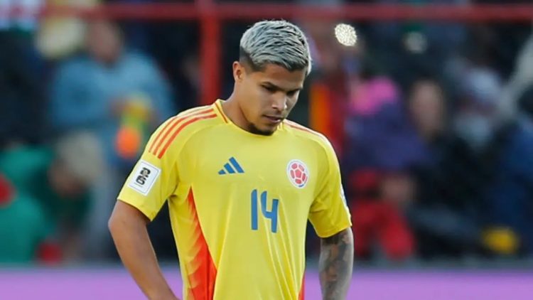 Cucho Hernández, jugador del Betis, defendiendo la camiseta de Colombia. | Imagen: X.